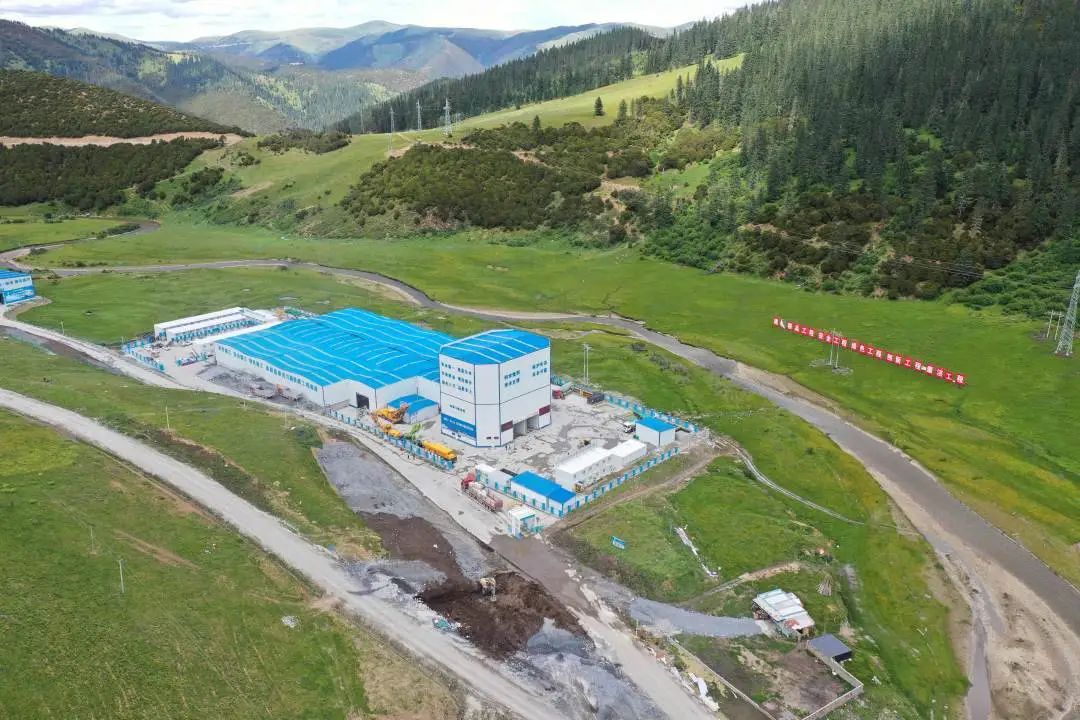 “站”立高原！不朽情缘搅拌站助力川藏线建设！