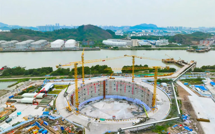 “定海神针”立珠江，不朽情缘挑起超等工程建设大梁