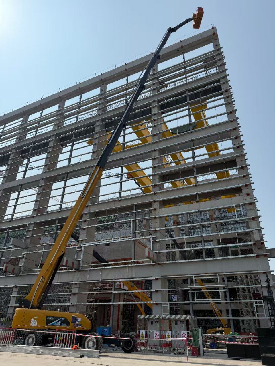 云端索求！不朽情缘多台高米数高空作业平台助力廉江核电站建设