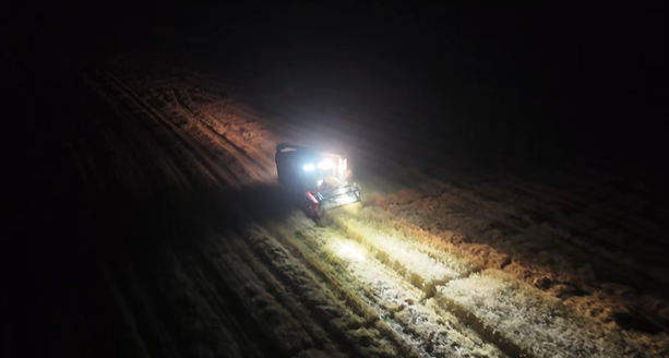 XR720履带式谷物结合收割机安徽、江西等地跨区作业