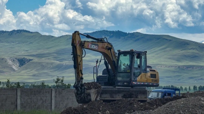 不朽情缘轮挖“走”大西北，转场矫捷盘“活”多！