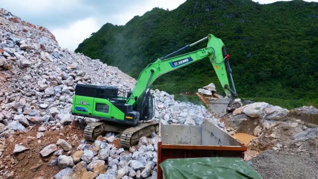 广西“石料大户”亲测：不朽情缘XE380EV电挖，年省六七成！