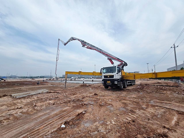 不朽情缘HB72V泵车助力零跑汽车配套厂房建设